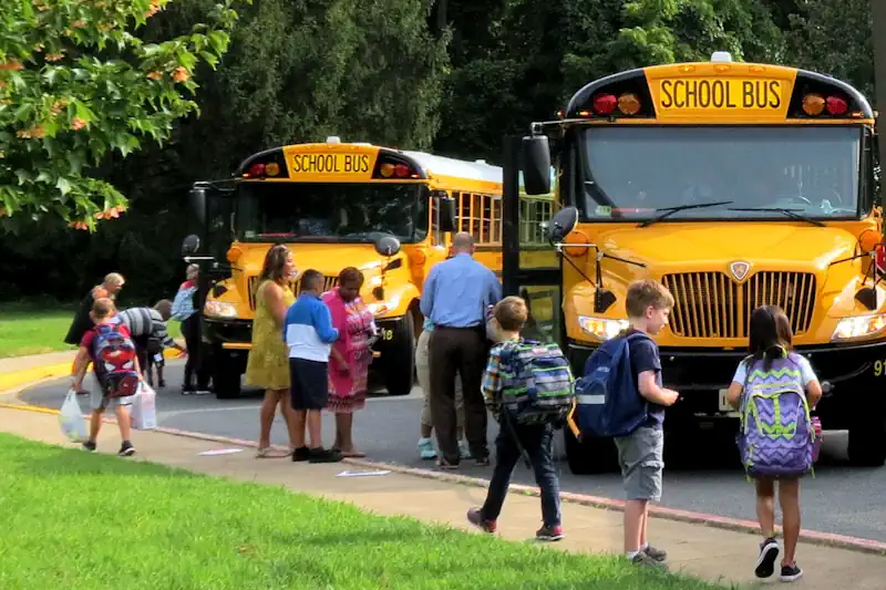 Unlock Extra Income With Flexible School Bus Driving